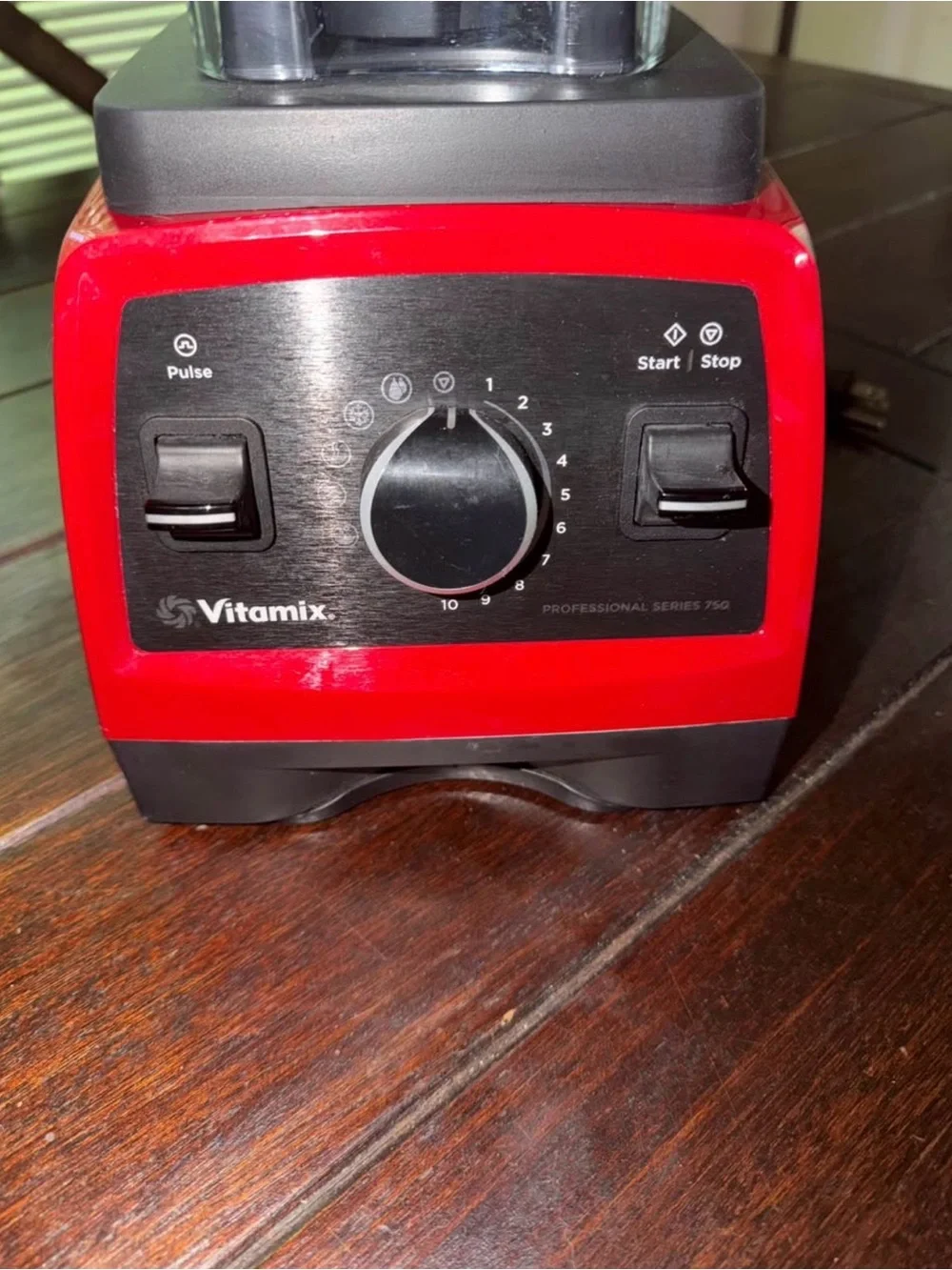 Vitamix professional series 750 *Retail is $630
